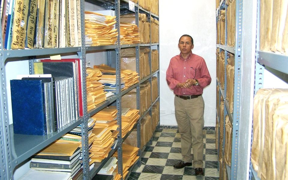 Alcalde Remberto Cruz presenta el Archivo Central Palacio Municipal de Moca